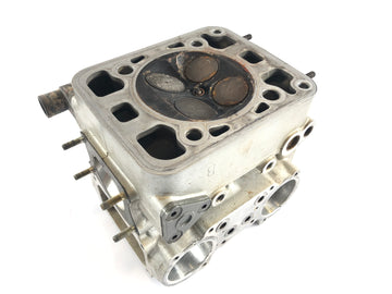 Ducati 888 Strada [1993] - Sylinterin pää seisova sylinteri