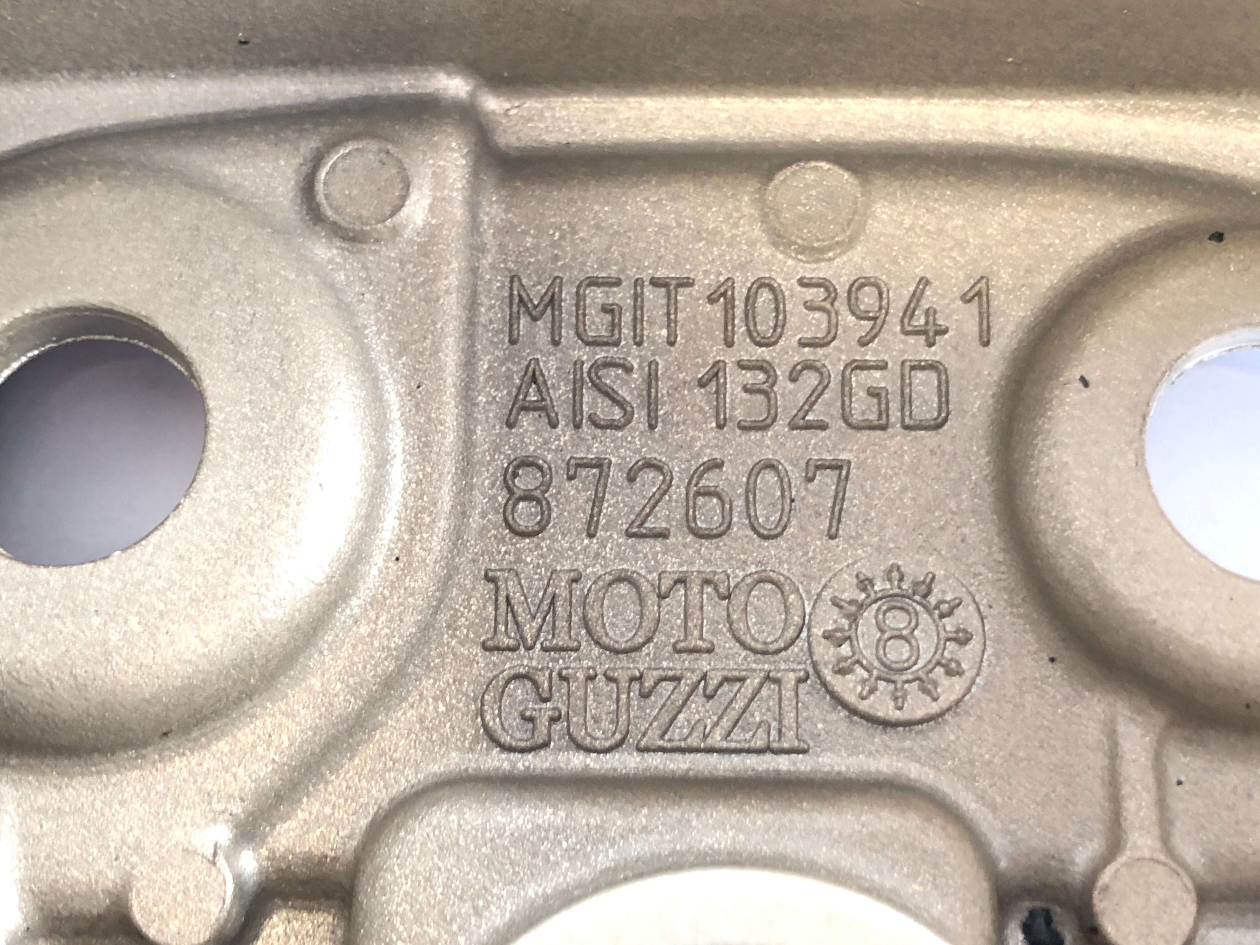 Moto Guzzi Stelvio 1200 8V [2011] - Valve cover right