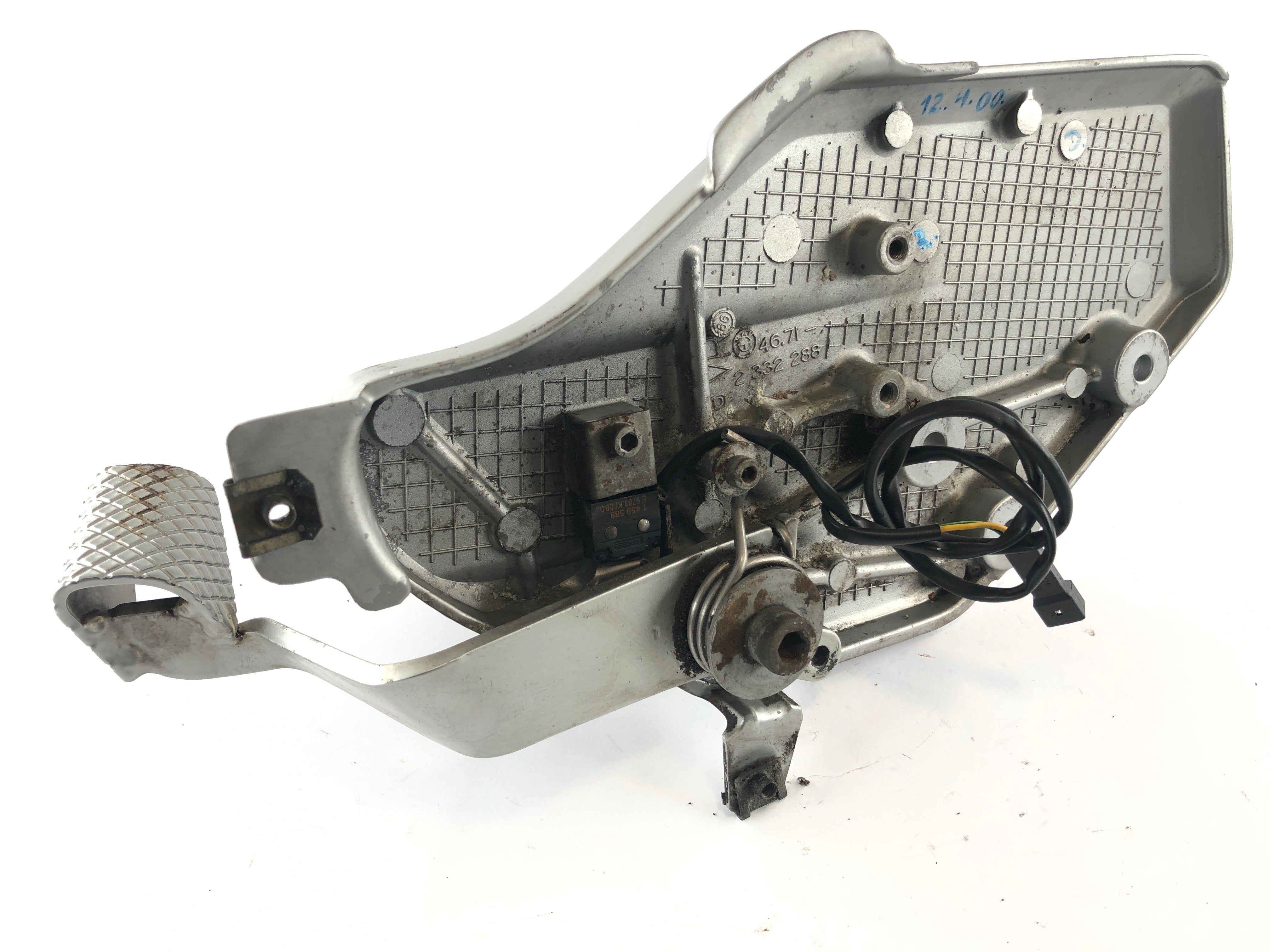 BMW K 1200 LT [2002] - Driver's footrest right with holder and brake pedal