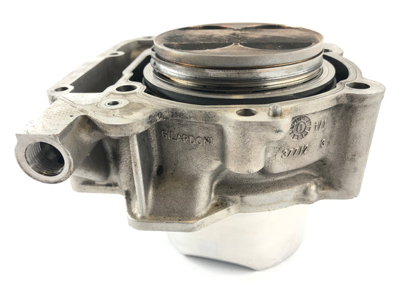 Aprilia Mille RSV 1000 ME [1999] - Sylinder med stempler av bak sylinder