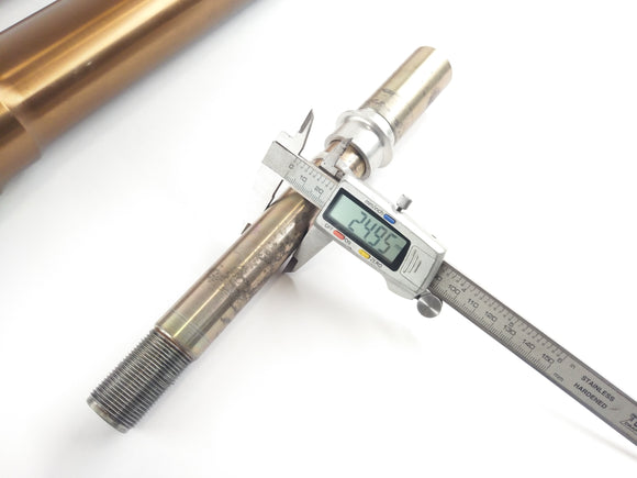 Benelli TNT 1130 Sport [2002] - Widelec z osi i zaciski hamulcowe