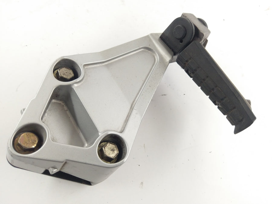 Triumph Trophy 900 T300 [1992] - Passenger footrest with bracket right