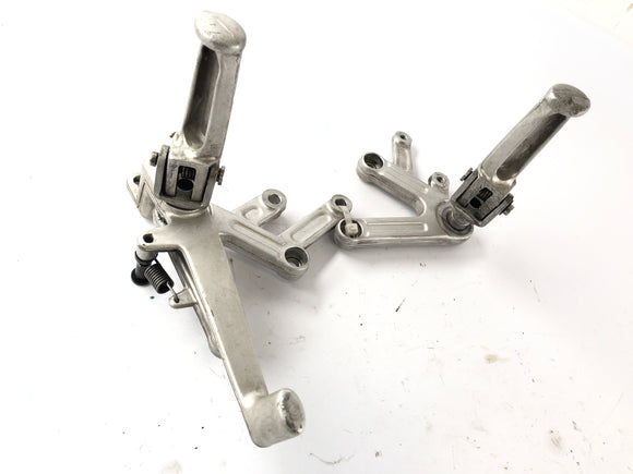 Triumph Speed Triple T509 [1997] -Footrestsドライバーのフットレストは、左右にホルダーと一緒にフットレスト