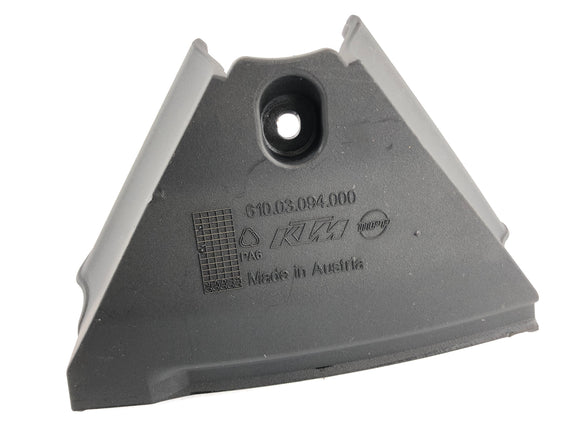 KTM 990 Superduke LC8 EFI [2008] - Рамка, облицованная рулевой головкой.