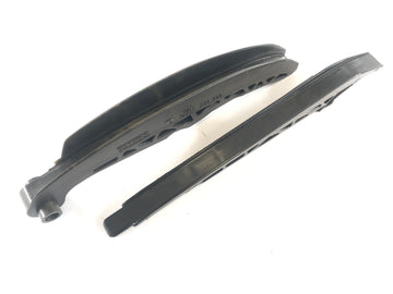 Aprilia Mille RSV 1000 ME [1999] - Skyveskinner og klemmeskinnkontrollkjede bak sylinder