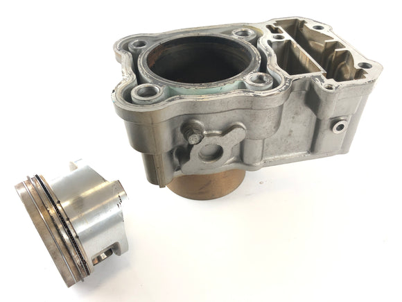 Honda XRV 750 Africa Twin RD04 [1993]  - ピストンシリンダー付きのシリンダー