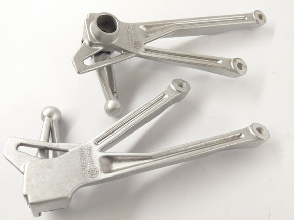 Benelli TNT 1130 Sport [2002] - Repose-pieds passager gauche et droit