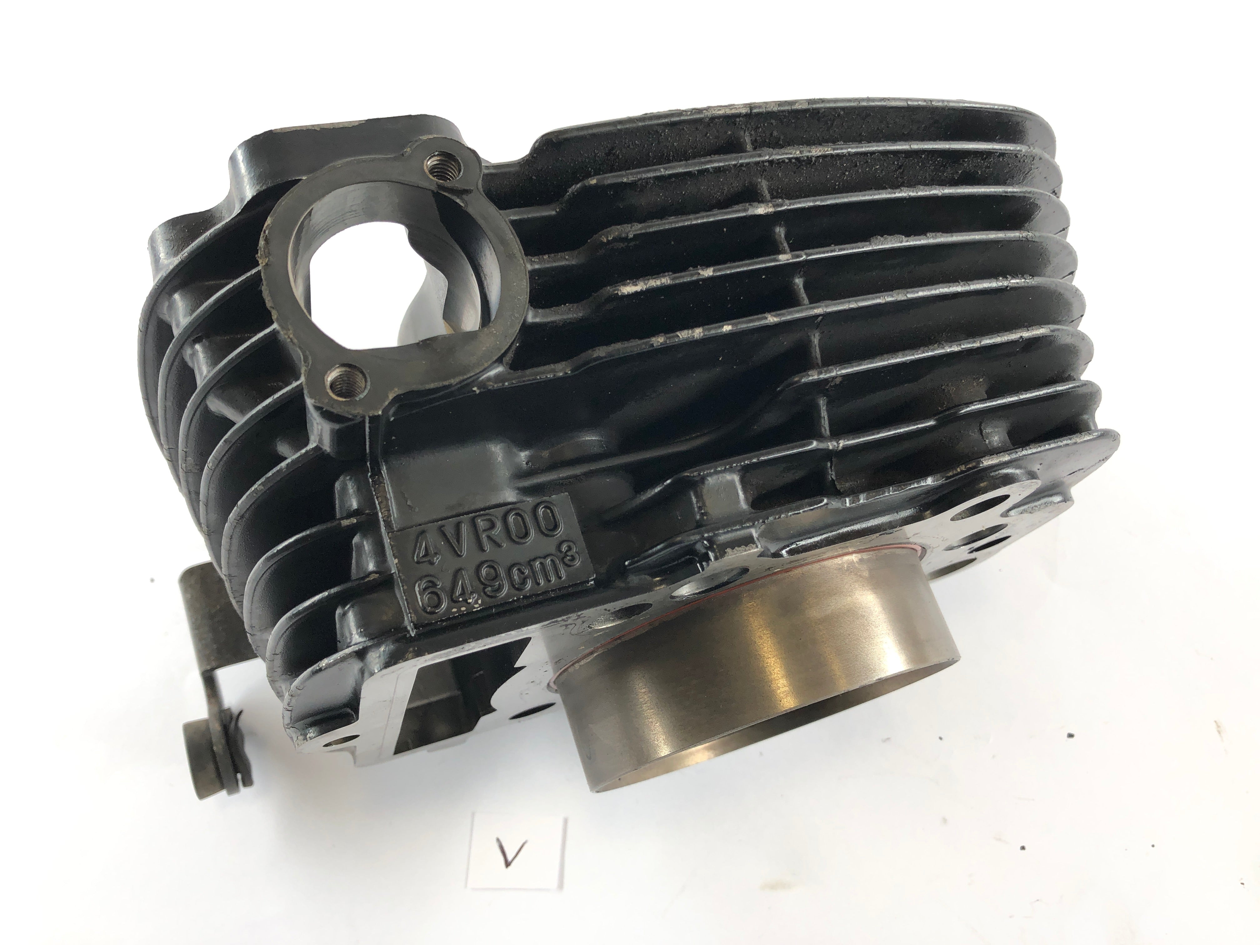 Yamaha XVS 650 Drag Star 4VR [1997] - Cylinder with piston at the front