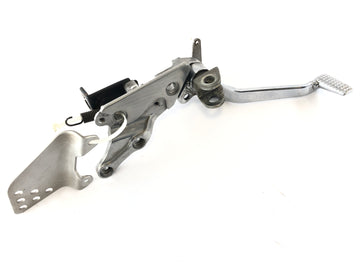 Kawasaki Zrx 1200 S ZRT20A [2003] - Držák nohou vpravo s brzdovým pedálem