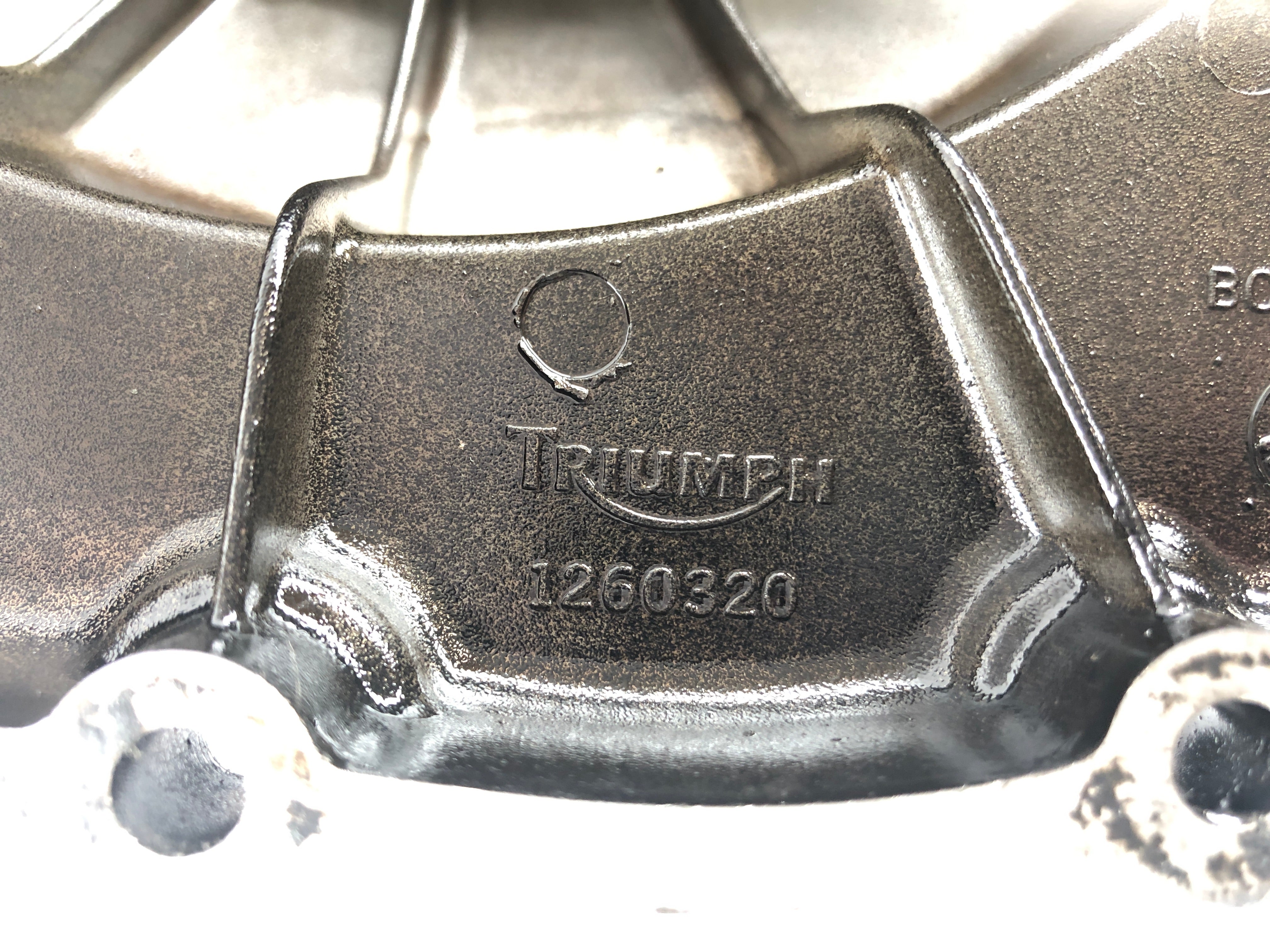 Triumph Speed ​​Triple 1050 515NJ [2005] - Coperchi di accoppiamento sul coperchio del motore