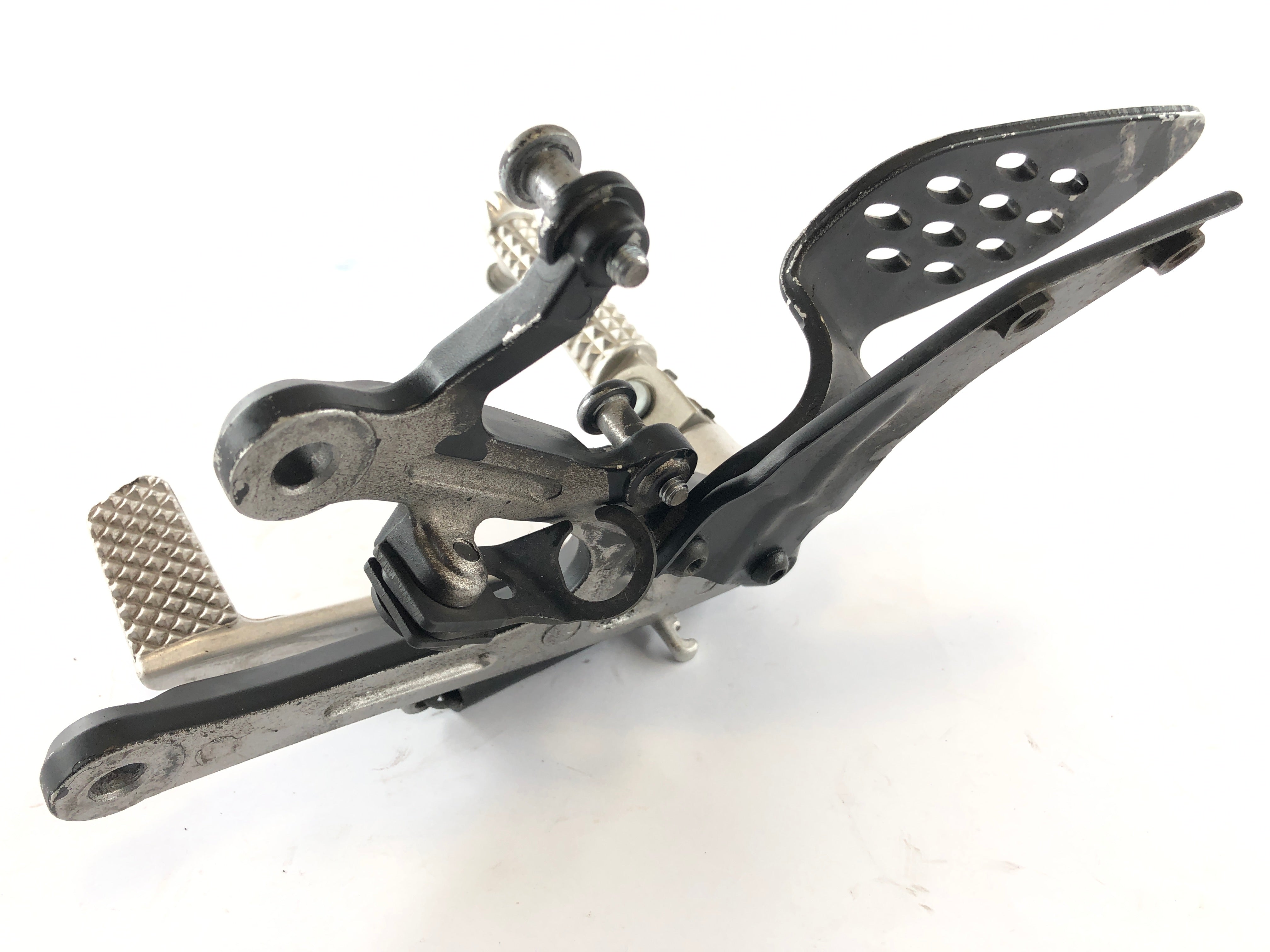 Yamaha YZF R1 RN12 [2005] - Right footrest with holder and brake pedal