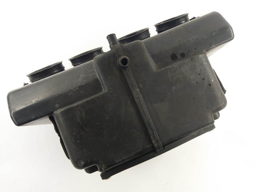 Suzuki GSXR 1100 GV73A [1992] - oro filtro dėžė Airbox