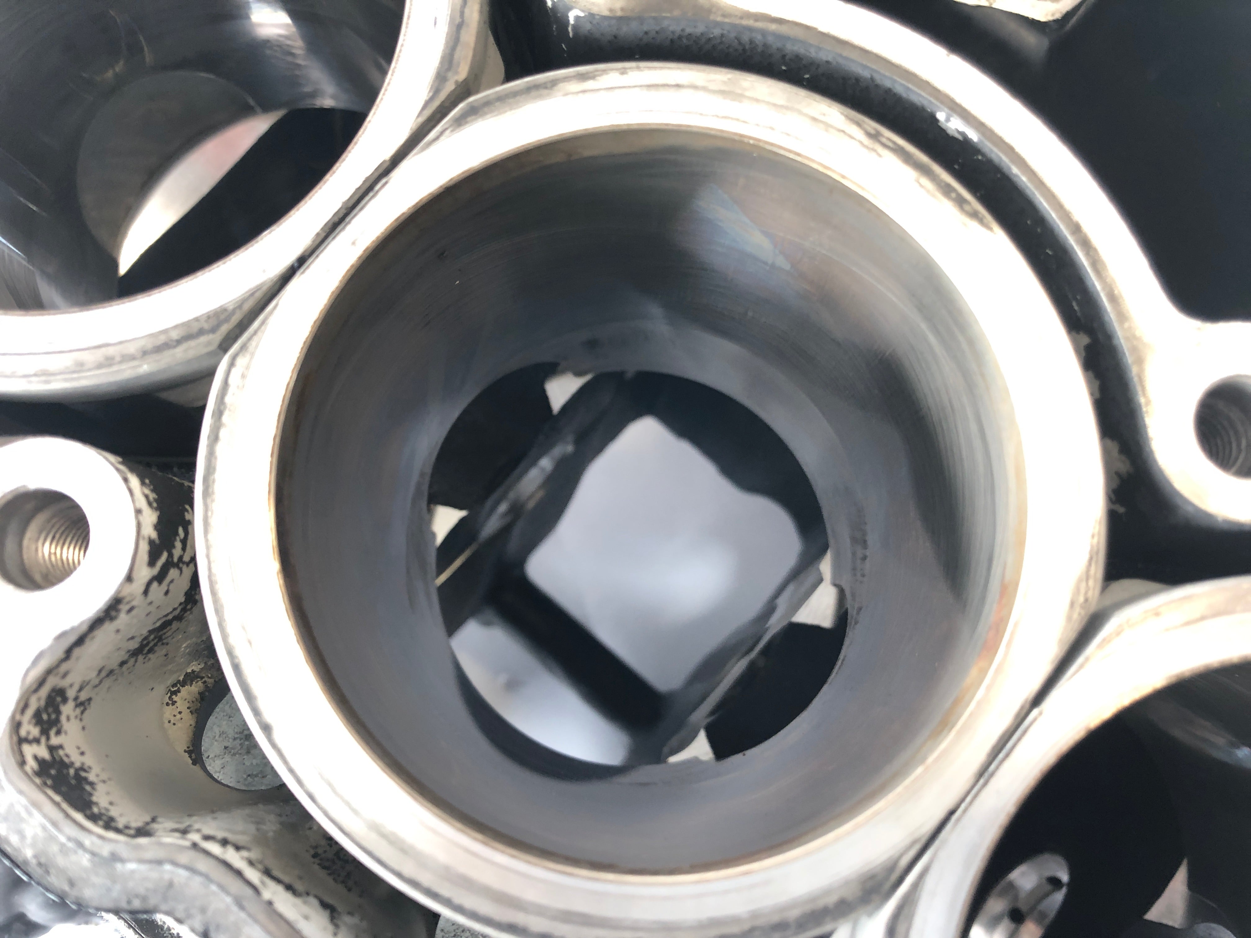 Triumph Street Triple R 675 D67LD [2008] - Engine housing with piston