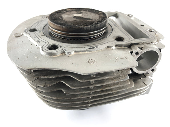 Yamaha XV 750 Virago [1991] - цилиндр с поршнями