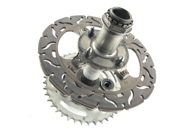 Ducati Multistrada 1000 DS [2004] - tylna oś z kołem łańcuchowym i dysku hamulcowym