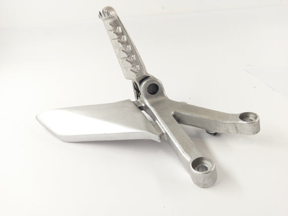 Aprilia RST 1000 FUTURA [2004] - Fodstøtten Venstre førerfodstøtte