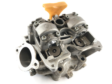 can on the spyder sm5 [2009]  - 正面のシリンダーヘッド