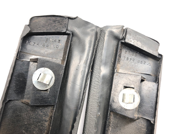 BMW M 535i E28 [1986] - Beklædning af en søjle inde i venstre og højre