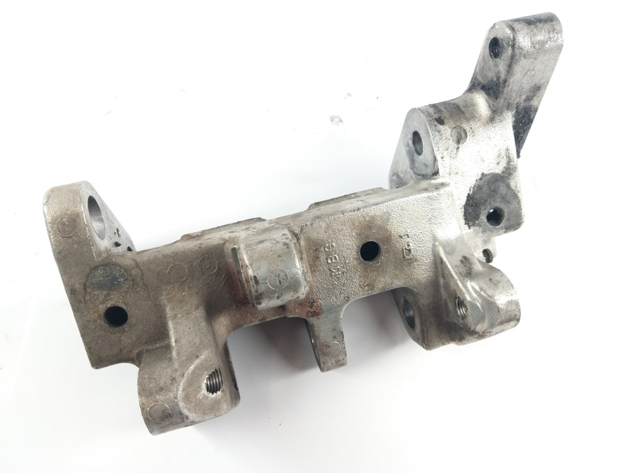 Kasutatud Honda VFR 800 FI RC46 svingarmi ja vedruamordi kinnitused
