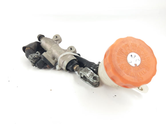 Honda CBR 1000 F SC24 [1991] - Тормозный насос сзади с компенсационным контейнером