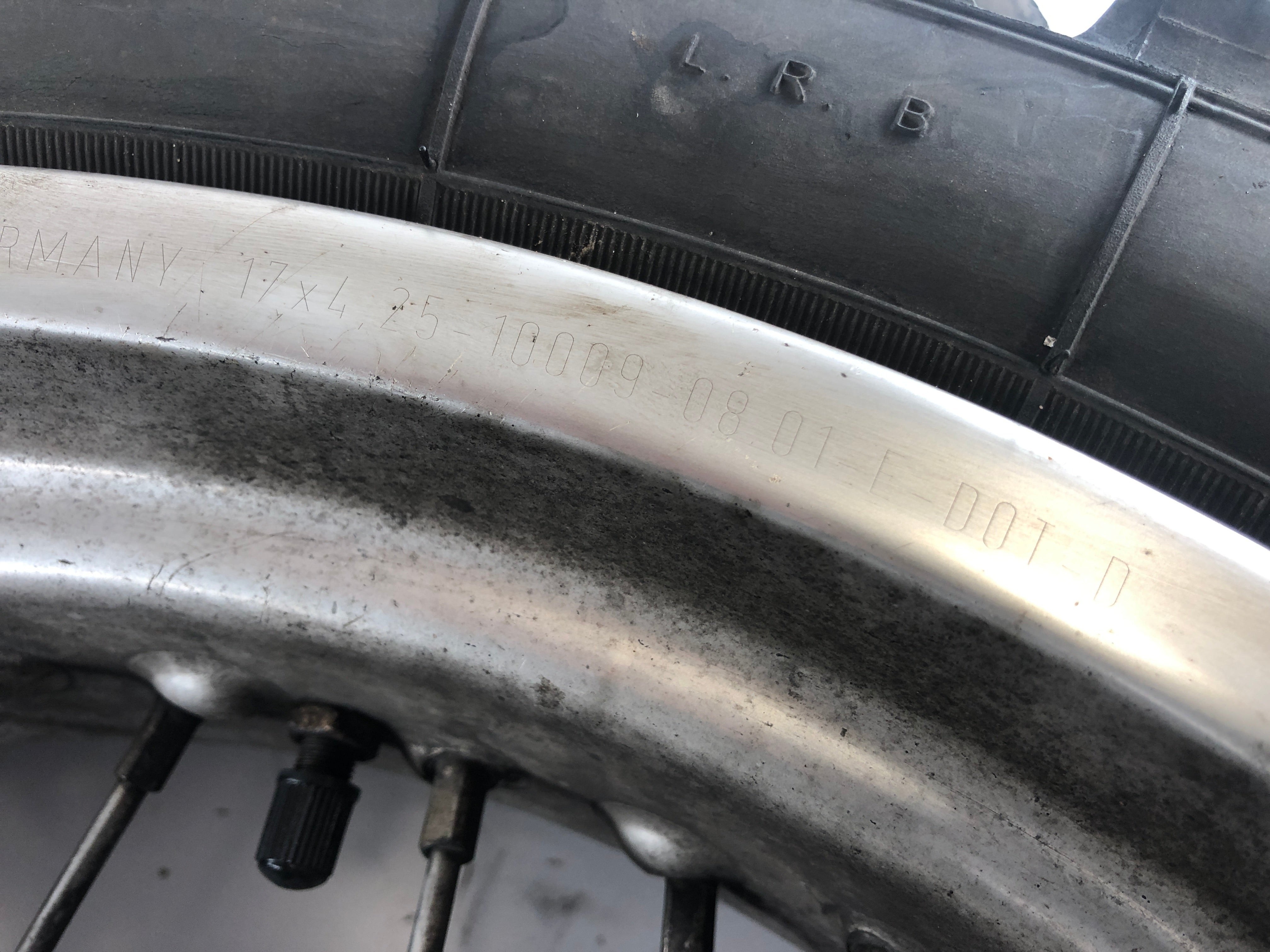 Triumph Tiger 955i 709EN [2001] - Rear wheel rim with brake disc