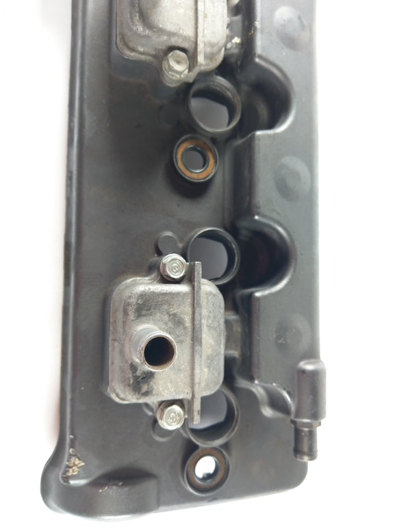 Honda CBR 900 RR SC50 - крышка моторного клапана с вентиляцией корпуса в хорошем состоянии