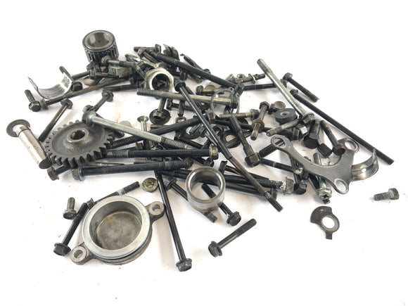 Kawasaki Z 750 E KZ750E [1981] - Los tornillos y las piezas residuales se convolidan