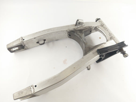 Suzuki GSF 1200 S GV75A [1998] - Swingová houpačka zadního kola