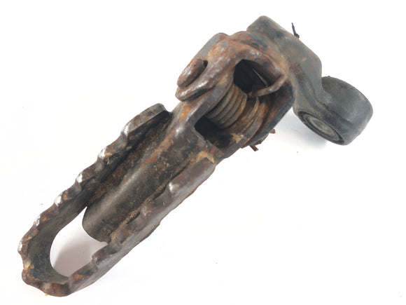 Suzuki DR 650 SP44B [1994] - Os apoios para os pés do motorista à direita e à esquerda