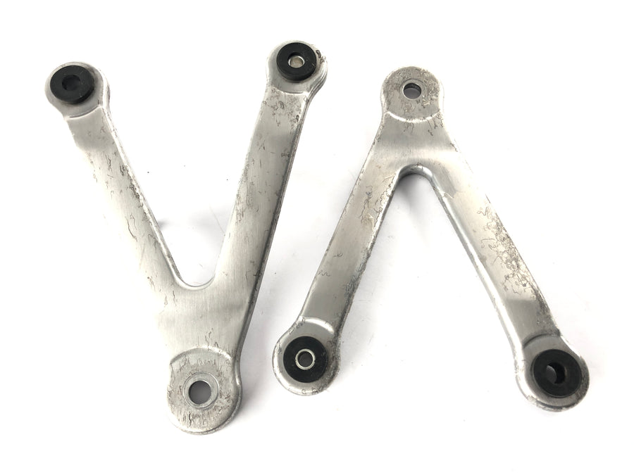 Triumph Thruxton 900 [2004] - Pałatynowy uchwyt na footrest Pedia Pedia