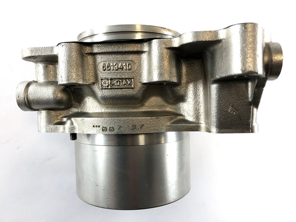 Aprilia RSV 1000 RR Factory [2009] - цилиндр с поршнями позади